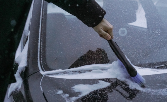 Ледяной удар по мотору: какая зимняя привычка водителей убивает двигатель