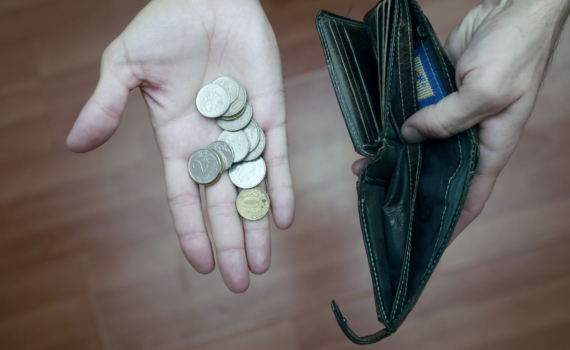 Бюджет выживет после Нового года: 7 спасительных правил для тех, кто не хочет начинать год с долгами
